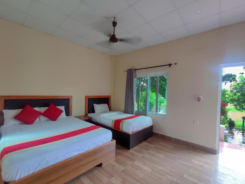 Hotel Greenland Safari Sauraha Εξωτερικό φωτογραφία