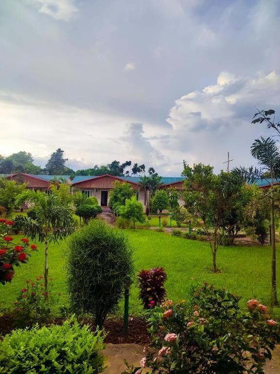 Hotel Greenland Safari Sauraha Εξωτερικό φωτογραφία